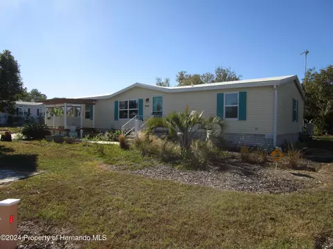 9242 Admiral St, Brooksville, FL 34613