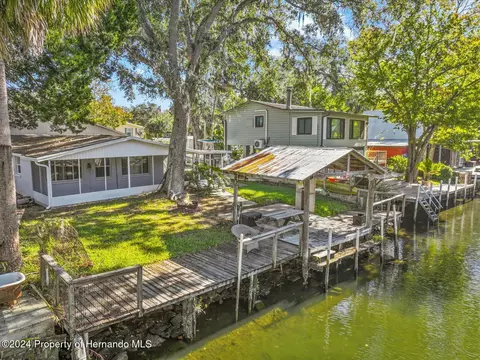 7195 Bethesda Ct, Weeki Wachee, FL 34607
