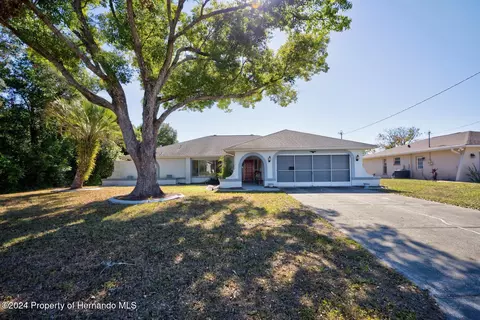 12340 Drayton Dr, Spring Hill, FL 34609