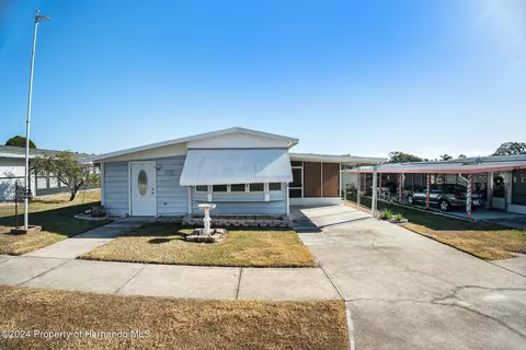 3844 Kim Dr, Wesley Chapel, FL 33543