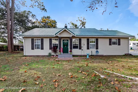 214 NE 2nd St, Chiefland, FL 32626