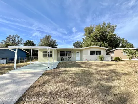 6 S Columbus St, Beverly Hills, FL 34465