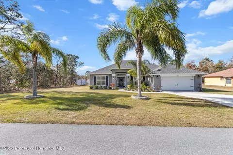 11169 Jackdaw Rd, Weeki Wachee, FL 34614