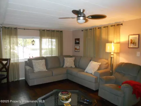 8057 Dinsmore St, Brooksville, FL 34613