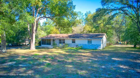 8084 Grove Rd, Brooksville, FL 34613