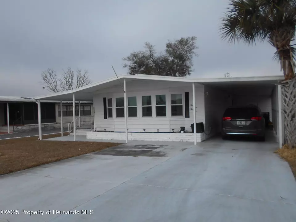  9141 Salisbury Dr, Brooksville, FL 34613 photo 2