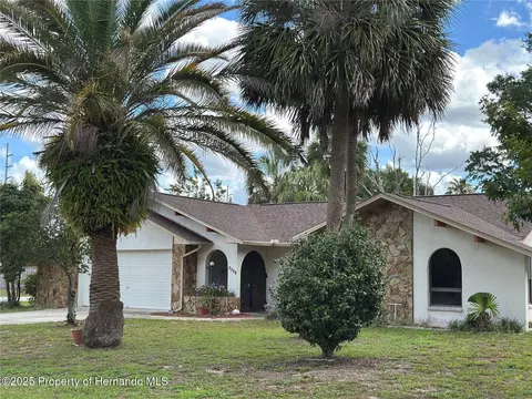 4051 S Oakhurst Dr, Homosassa, FL 34446