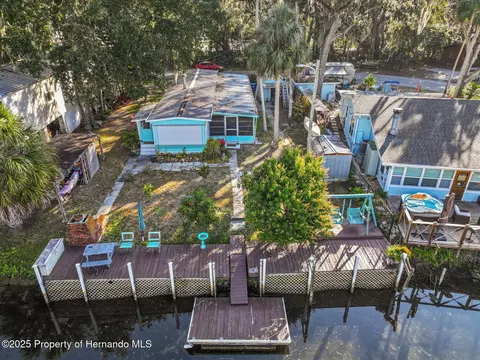 6163 Waverly Rd, Weeki Wachee, FL 34607