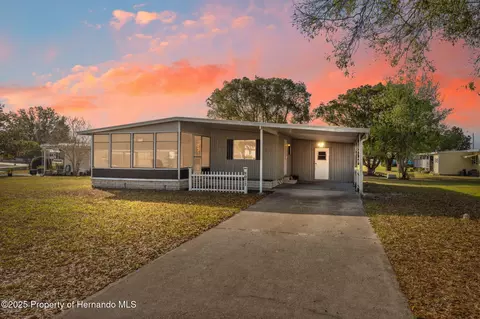 8071 Dinsmore St, Brooksville, FL 34613