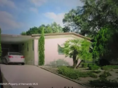 8112 Country Club Dr, Brooksville, FL 34613