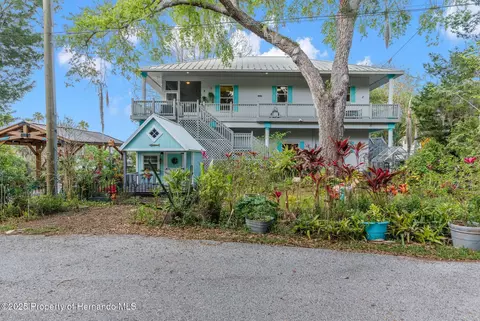 8117 River Point Dr, Weeki Wachee, FL 34607