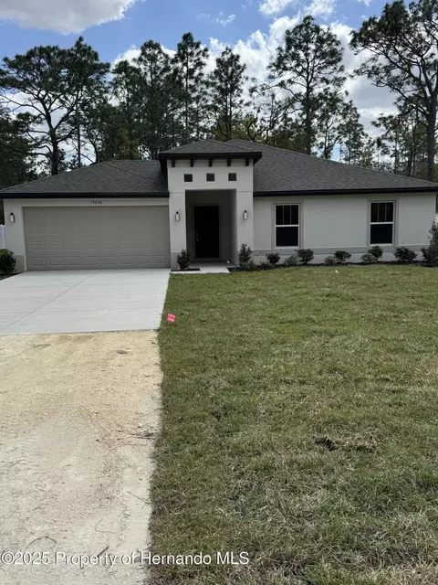 13050 Tinamou Ave, Weeki Wachee, FL 34614