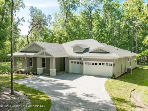 22426 Golden Retriever Ln, Brooksville, FL 34601