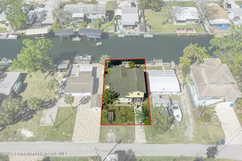 5319 Ray Dr, Weeki Wachee, FL 34607