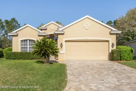 10105 Holly Berry Dr, Weeki Wachee, FL 34613