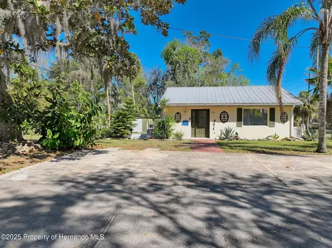 1149 SE Kings Bay Dr, Crystal River, FL 34429