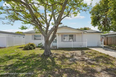 7034 King Arthur Dr, Port Richey, FL 34668