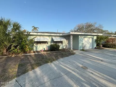 2818 46 St S, Gulfport, FL 33711