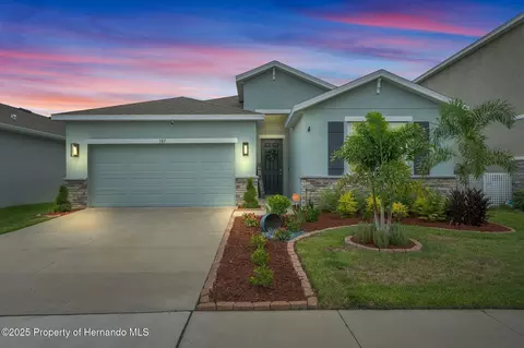 582 8th St NW, Ruskin, FL 33570