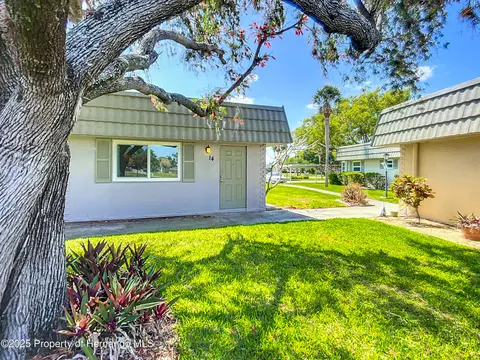 201 Kings Blvd #14, Sun City Center, FL 33573