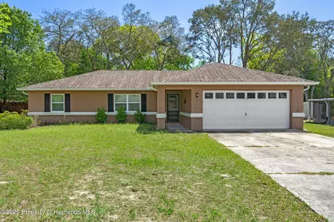 7160 W Porpoise Dr, Homosassa, FL 34446