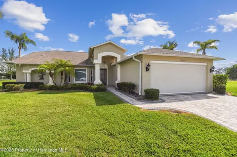 18435 Gentle Breeze Ct, Hudson, FL 34667