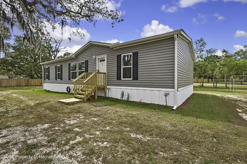 11008 Knuckey Rd, Weeki Wachee, FL 34614