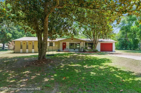 6114 Honeysuckle Ln, Brooksville, FL 34602