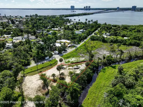 1107 River Rd, North Fort Myers, FL 33903