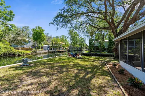 5421 Gay St, Weeki Wachee, FL 34607