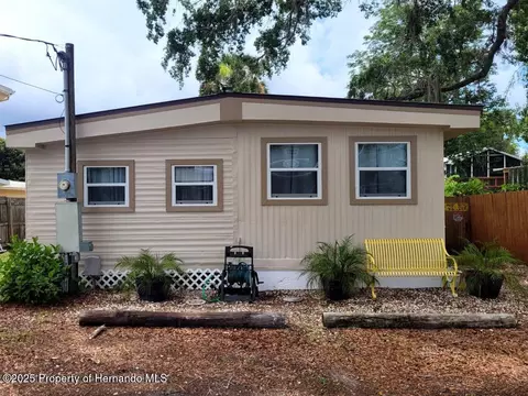 5527 Darlene St, Weeki Wachee, FL 34607