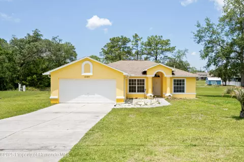 12271 House Finch Rd, Weeki Wachee, FL 34614