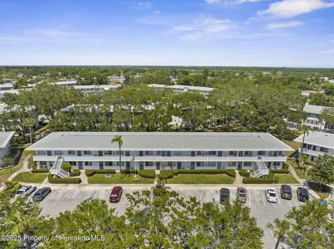 8405 112th St #103, Seminole, FL 33772