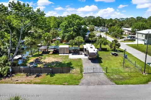 6230 Island Dr, Weeki Wachee, FL 34607