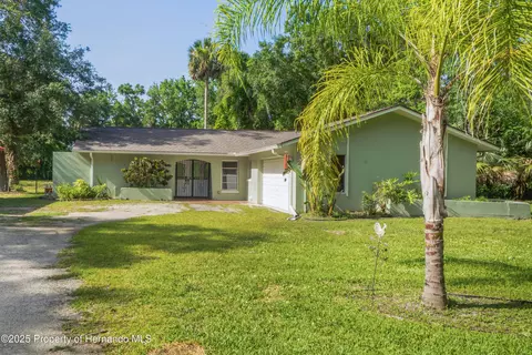 9766 W Smokey Ln, Crystal River, FL 34429
