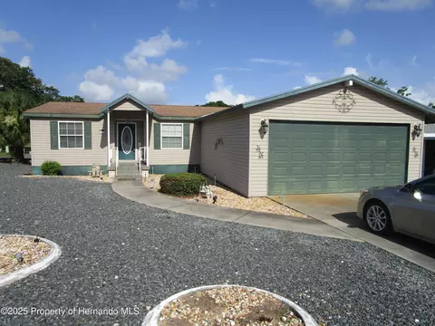 8423 Dickens Ave, Brooksville, FL 34613