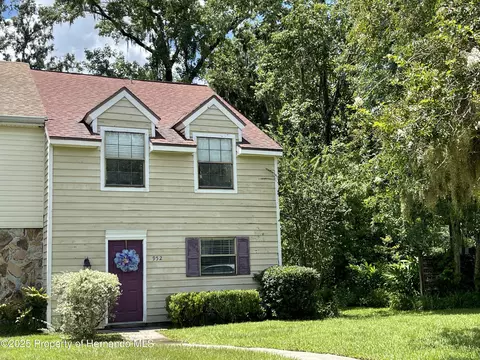 952 Coachlight Ln, Brooksville, FL 34601