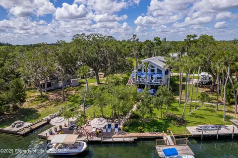 5233 Tuscawilla Dr, Weeki Wachee, FL 34607