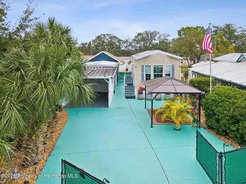 9379 Grizzly Bear Ln, Spring Hill, FL 34613