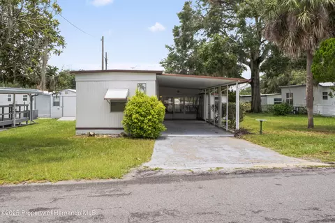 24631 Plumosa Dr, Leesburg, FL 34748