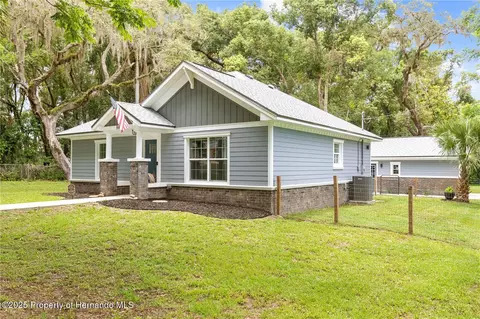 8687 E Jefferson St, Floral City, FL 34436