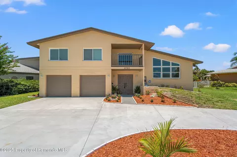 6780 Greenbrier Dr, Seminole, FL 33777