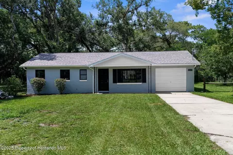 5215 Azalea Cir, Dade City, FL 33523