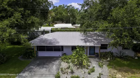 3415 Riverdale Dr, Dade City, FL 33523