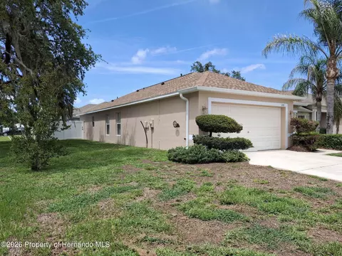 Exterior - 209 Winthrop Dr, Spring Hill, FL 34609 photo 2 of 4