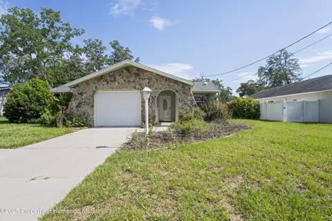 9015 Pemberton St, Spring Hill, FL 34608