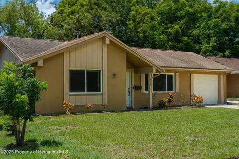 8024 Birdsong Ln, Hudson, FL 34667