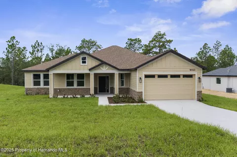 16123 Penn State Rd, Weeki Wachee, FL 34614