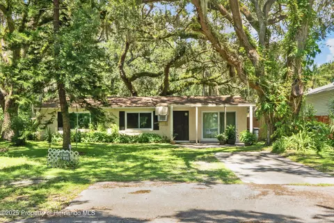 8624 Brookwood Dr, New Port Richey, FL 34654