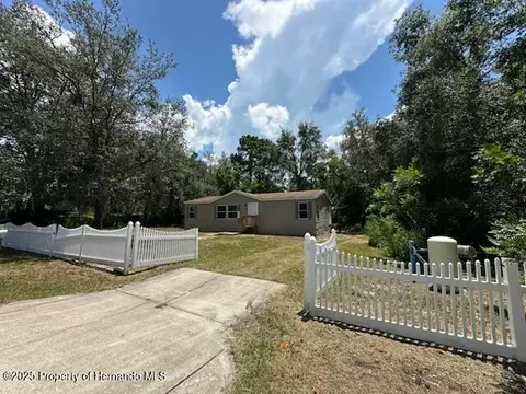 6542 W Akazian Ln, Homosassa, FL 34446